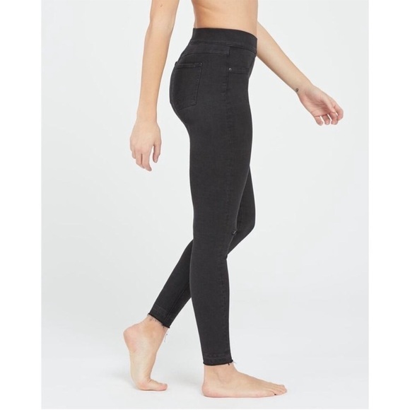 Spanx Women Black Pull On Jean High Waisted Raw Hem Size Medium - Picture 1 of 14